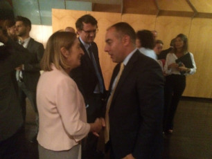 Ignacio Rubio, Presidente de ACEPDRON, con Ana Pasto, Ministra de Industria