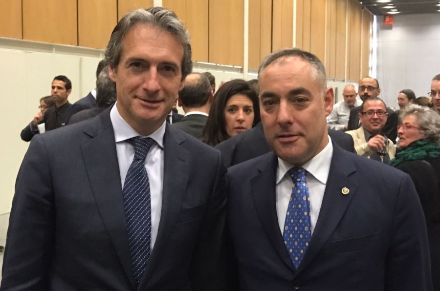 Ignacio Rubio con el ministro de Fomento Íñigo de la Serna en Jornadas Conectados al futuro